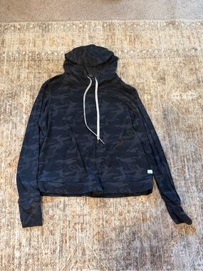 Vuori Women's Black & Dark Gray Camo Halo Hoodie size XL